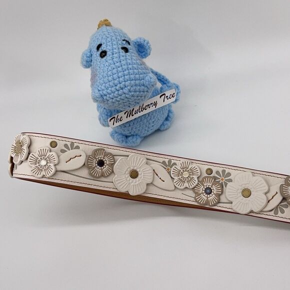 Coach 22887 Novelty Complimentary 3D Tea Rose Plaque Leather Bag Strap Chalk NWT - Picture 9 of 10